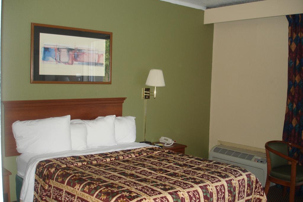 Quality Inn Gastonia Bagian luar foto