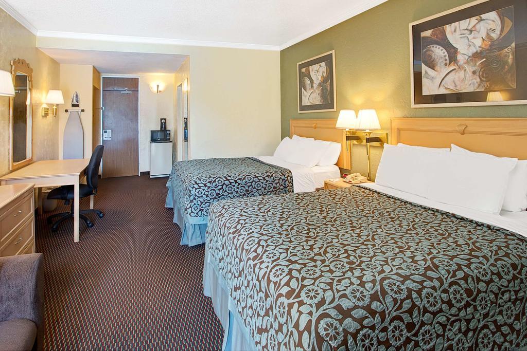 Quality Inn Gastonia Bagian luar foto