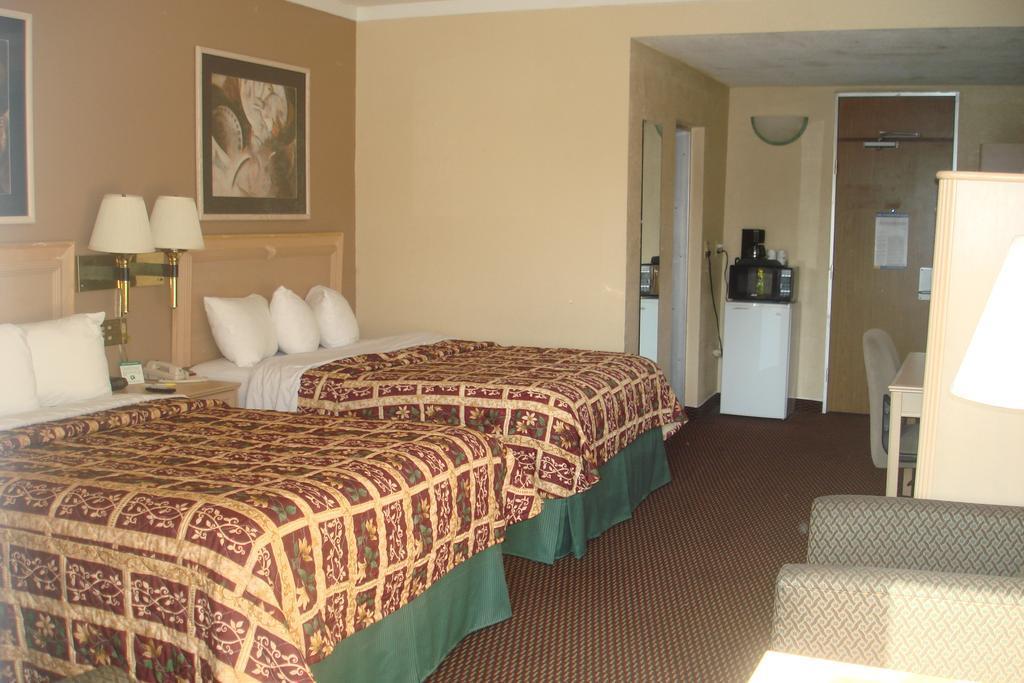 Quality Inn Gastonia Bagian luar foto