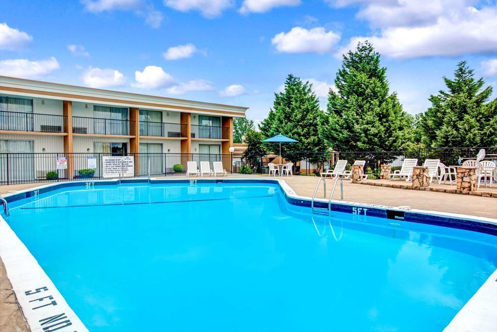 Quality Inn Gastonia Bagian luar foto