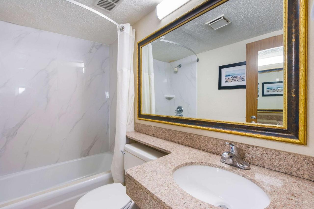 Quality Inn Gastonia Bagian luar foto